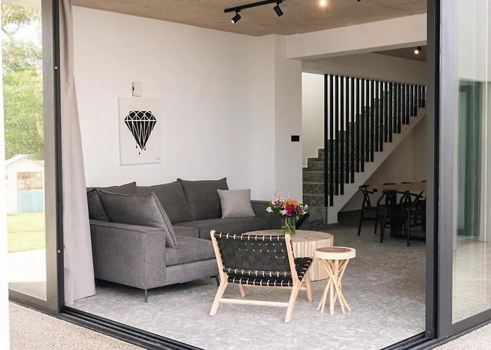 Black Diamond Vila *